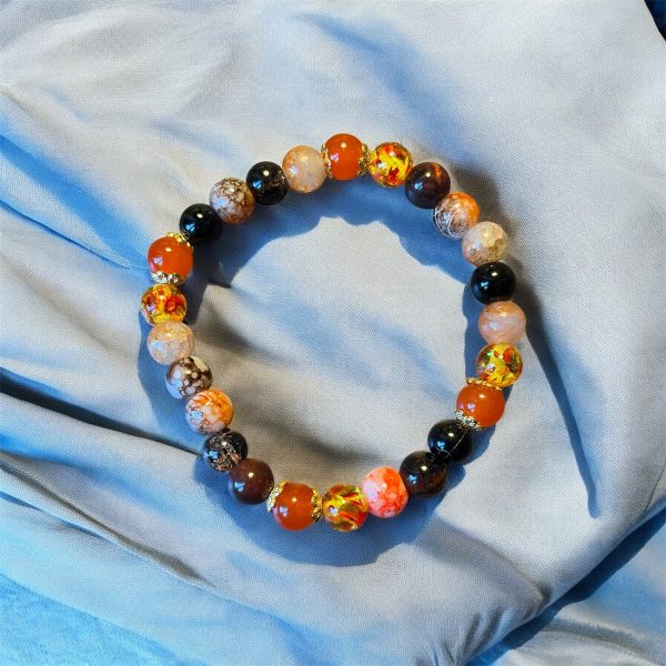 Armband med orangea färger